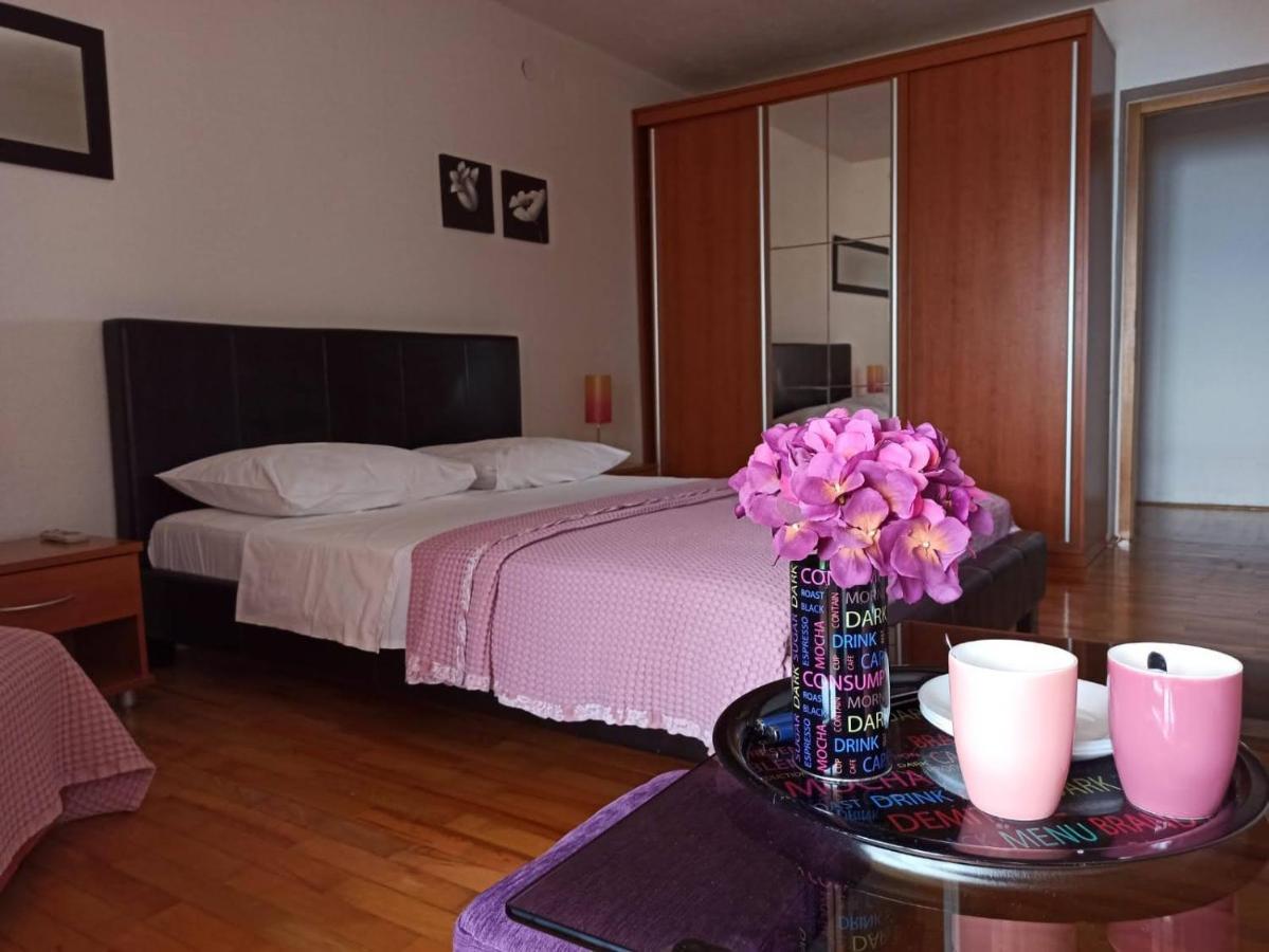 Guest House Mijo Sokol Brela Exterior photo